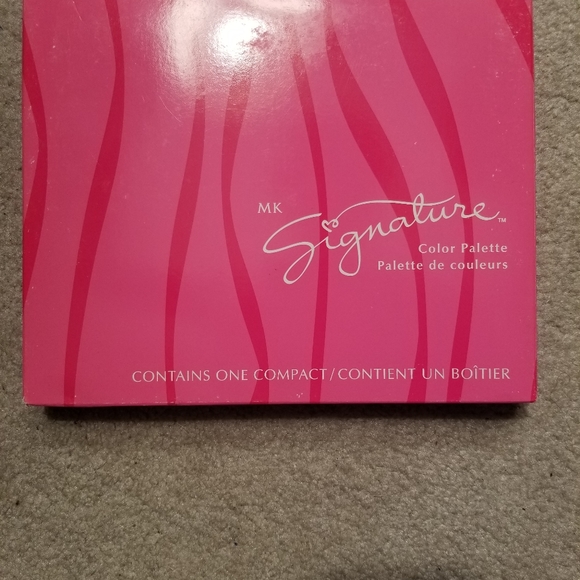 Mary Kay Signature Color Palette - Picture 5 of 6
